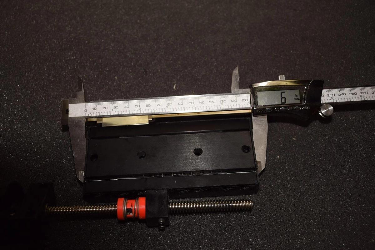Used PARKER DAEDAL LINEAR SLIDE W/MITUTOYO CALIPER POSITIONING SYSTEM
