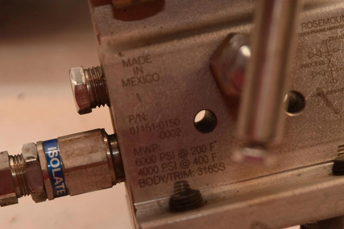 Used ROSEMOUNT 1151DP3S22B1M7 Pressure Transmitter W/ 01151-0150-0002 Manifold