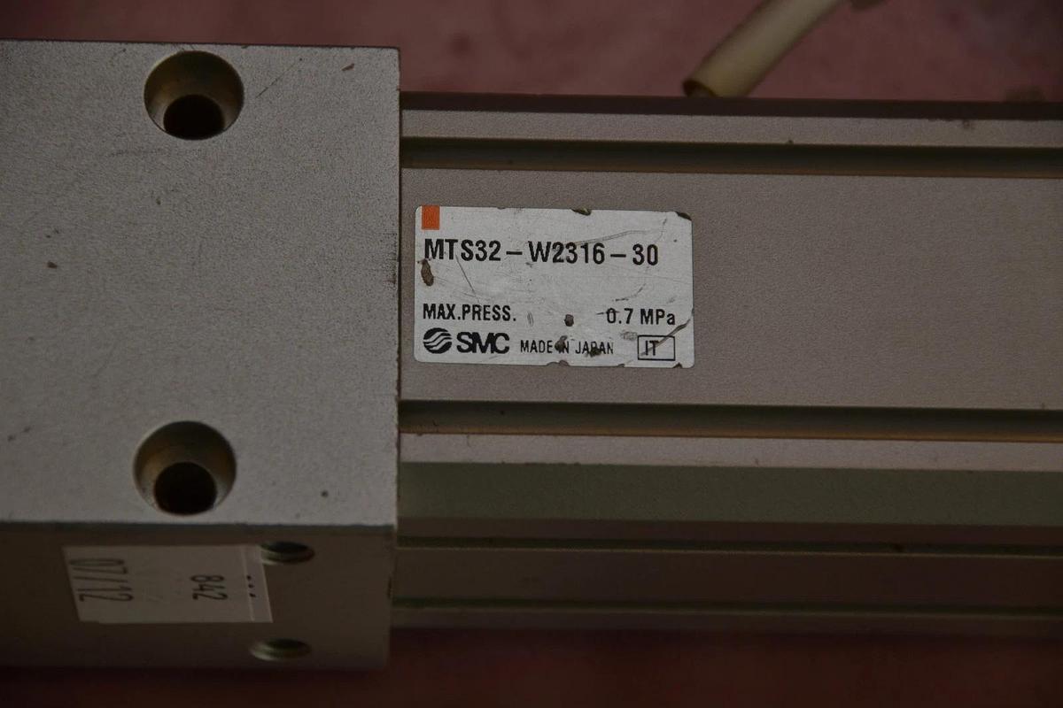 Used SMC CYLINDER MTS32-W2316-30 MTS32W231630 MTS32 W2316 30