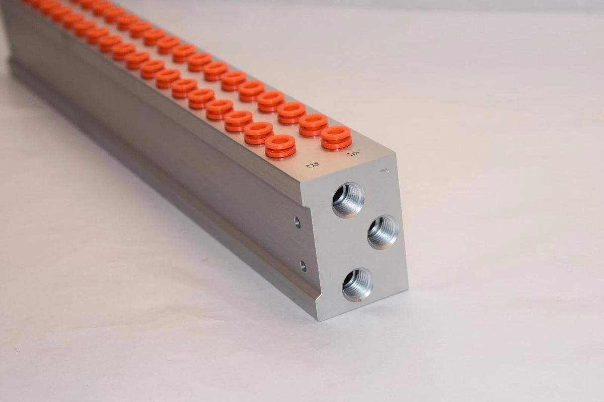 (NEW) SMC SS3YJ7-42-20-01 , SYJ700 Series Manifold Base Mount