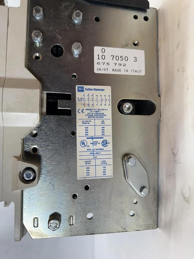 Cutler-Hammer CE15TN3 B1 Magnetic Contactor 600V, 420 Amp 120V coil 420A 1070503