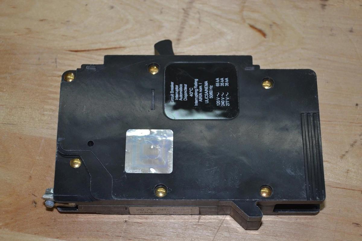 Used lot of 3   Square D EDB14020 Circuit Breaker 20amp 1 Pole 277volt 22 a 20a 20