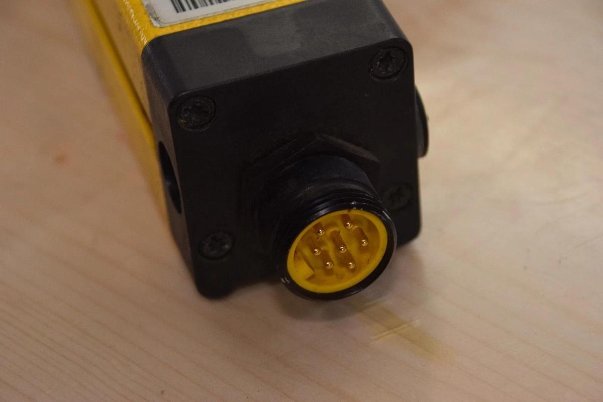 Used ALLEN BRADLEY GUARDMASTER 440L T4B0600-N TYPE 4 14mm SAFETY LIGHT CURTAIN