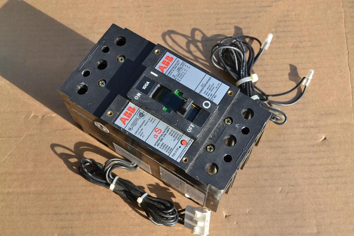 Used ABB BREAKER UXAB 727131 R 123 UXAB727131R123 SR-71 ES 100 AMP A 100A 100AMP 3P