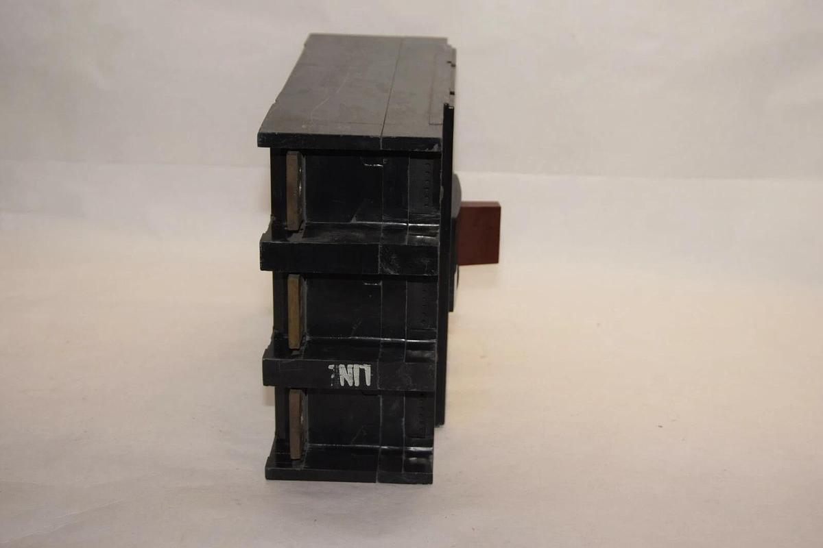 Used GE General Electric 400Amp FRAME 3 POLE Mine Duty Circuit Breaker TJ34FMD 400 A