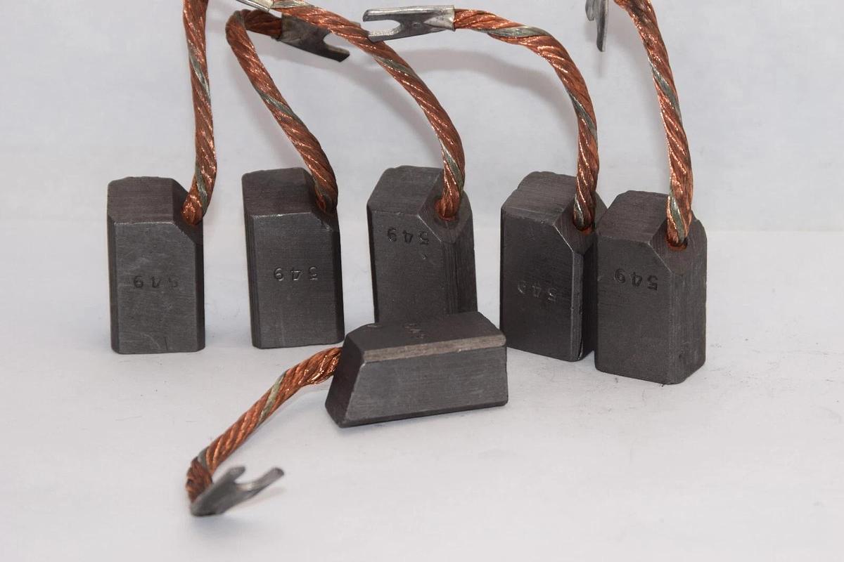 549 Carbon Motor Brush Brushes 1" x 3/4" x 1-3/4"  (NEW - Lot 6)