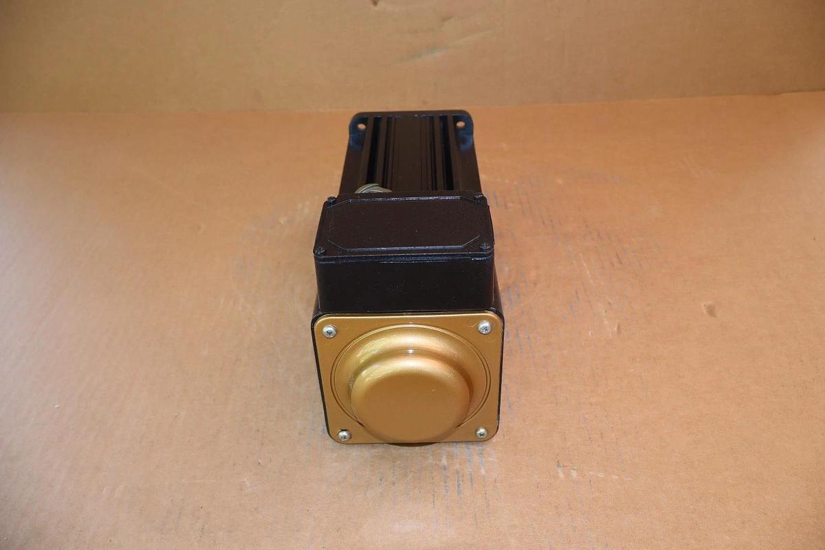 KOLLMORGEN Servo Motor Goldline XT B-404-A-23 B404A23 230v 1500rpm (NEW)