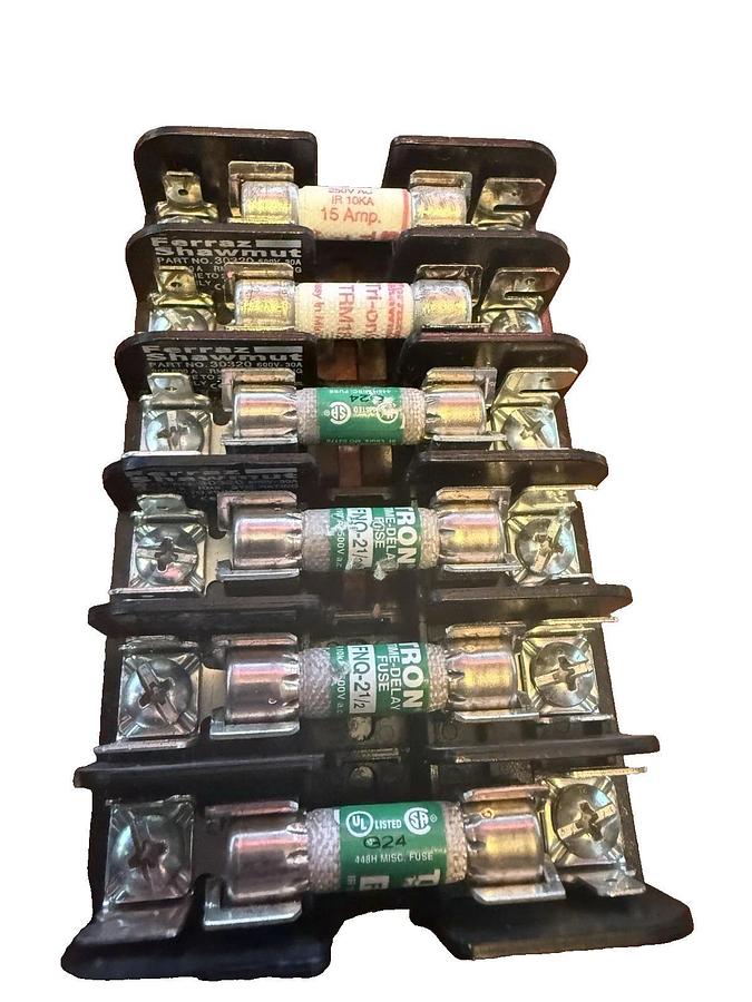 Used FERRAZ SHAWMUT 30320 600V 30A 6 Slot Fuse Holder With Fuses 2.5A 15A