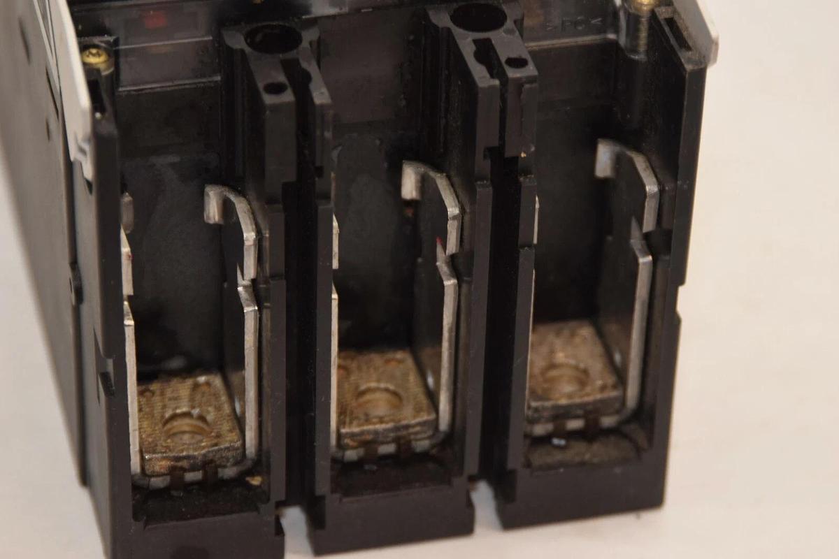 Used KLOCKNER MOELLER Breaker NZM7A-150N-NA 150A 150 Amp A w/ DAOV-NZM7