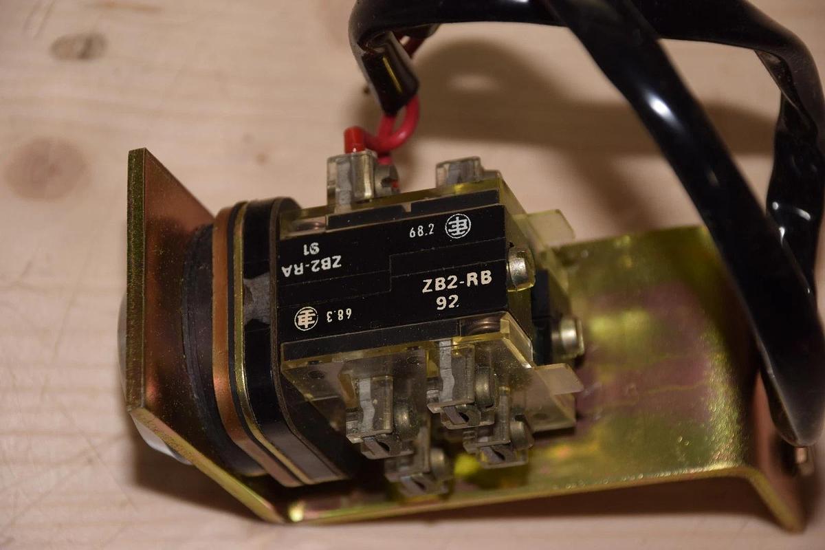 Telemecanique EL-2485 EL2485 ZB2-RB ZB2-RA push button Switch Relay Start Stop