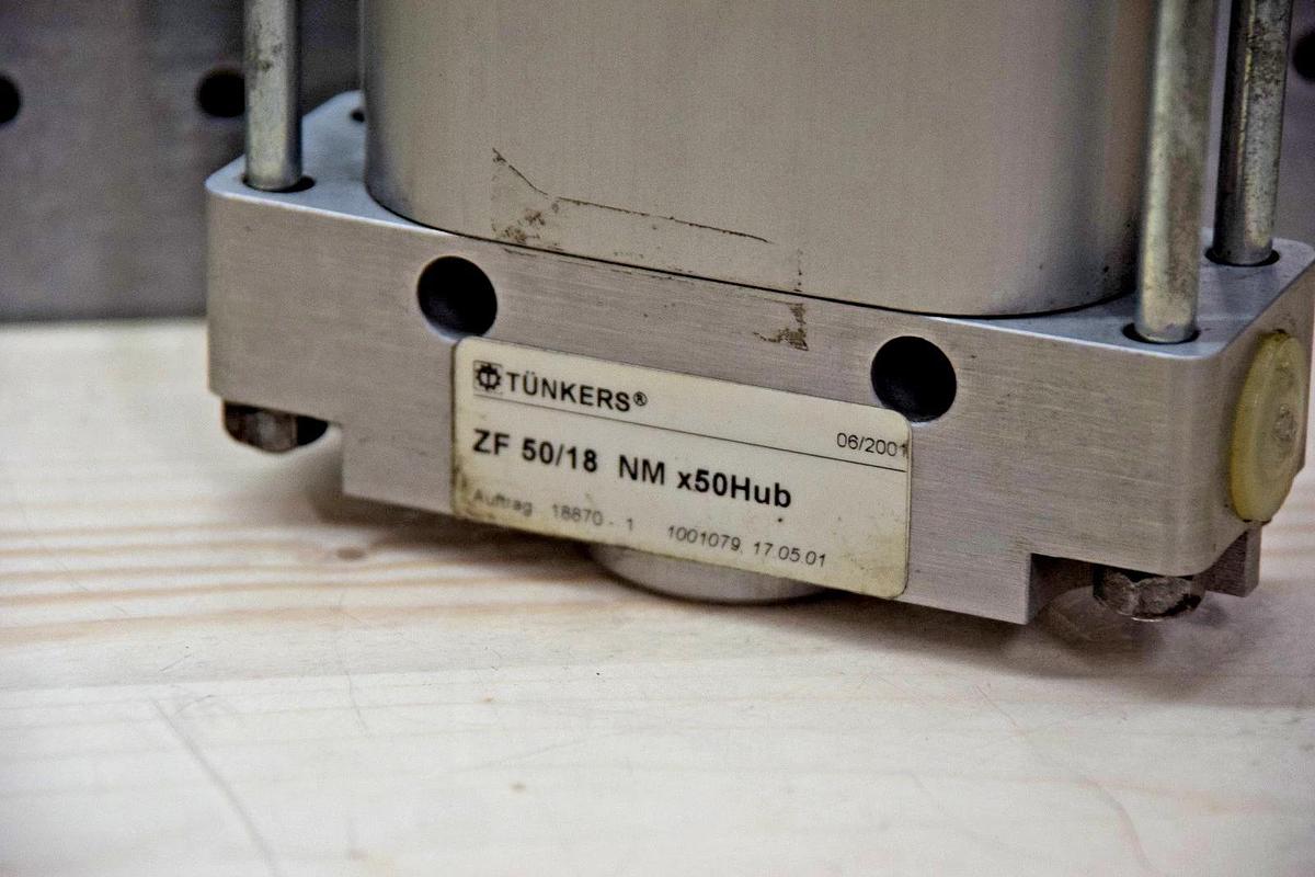 TUNKERS ZF 50/18 NMX50HUB  1 3/8" BORE 2" STROKE PNEUMATIC CYLINDER NEW