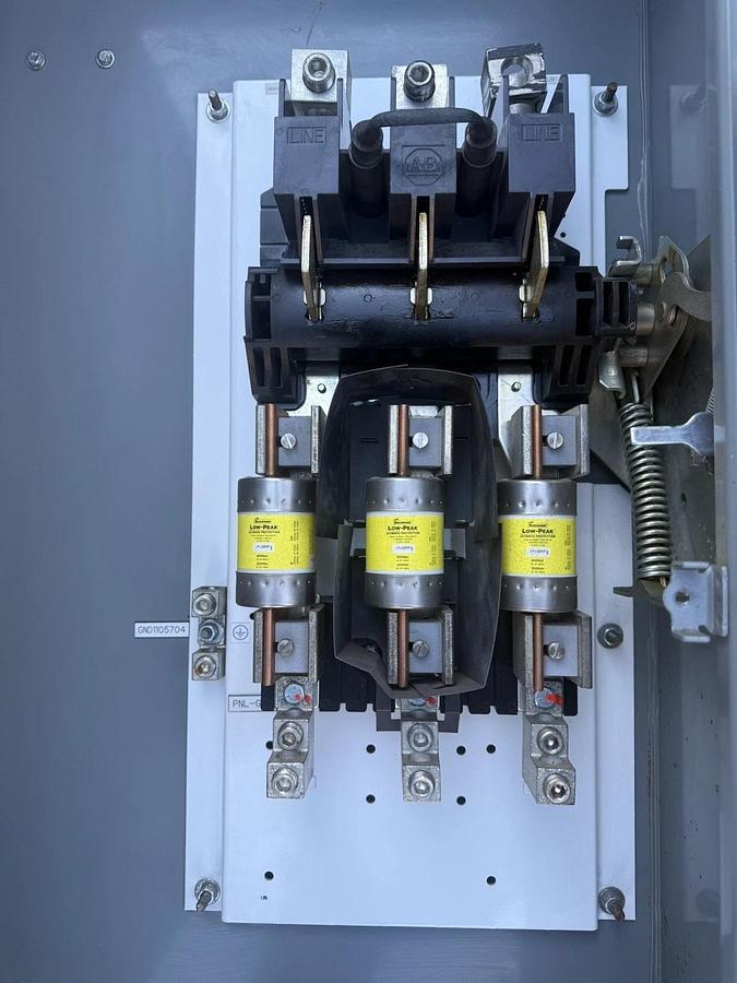 Used ALLEN BRADLEY 400 Amp 1494G-FF3J6  AL-208 Enclosed Switch Disconnect 600VAC 400A