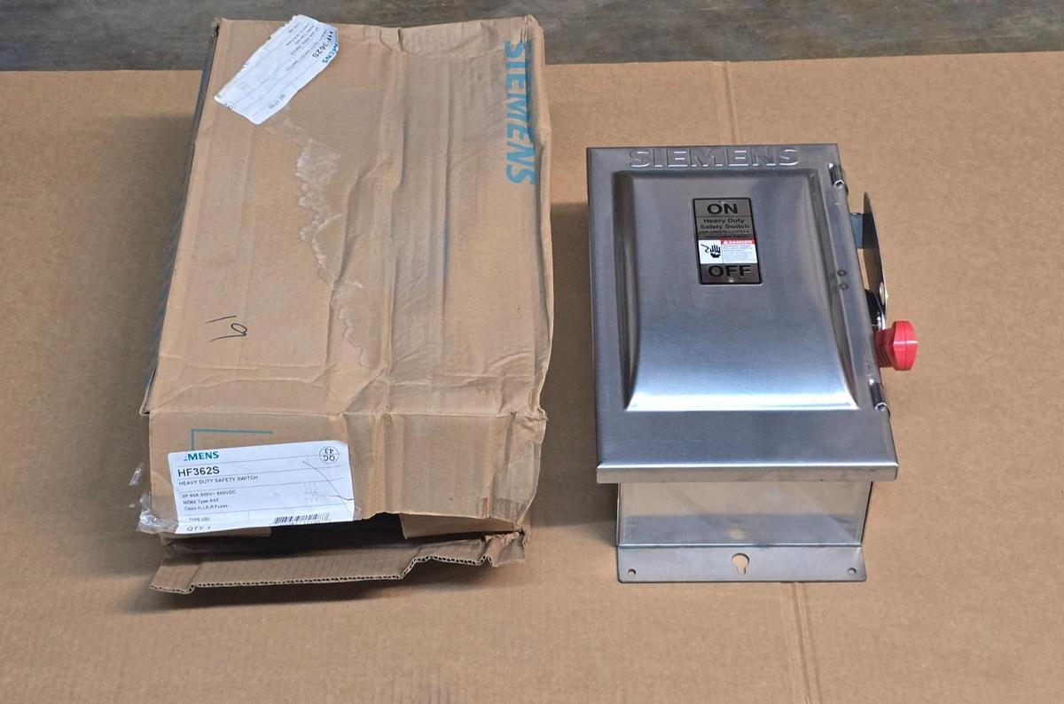 Used SIEMENS CFS364J 200A 50/60Hz 100HP Fusible Disconnect Switch With Lug Cover