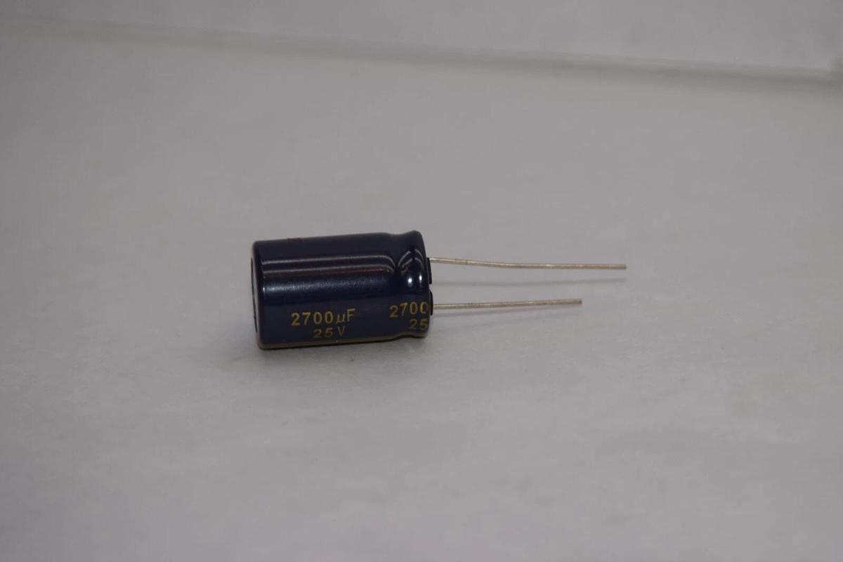 (NEW -Lot of 50) PANASONIC 2700uF 25V 105°C Electrolytic Capacitor