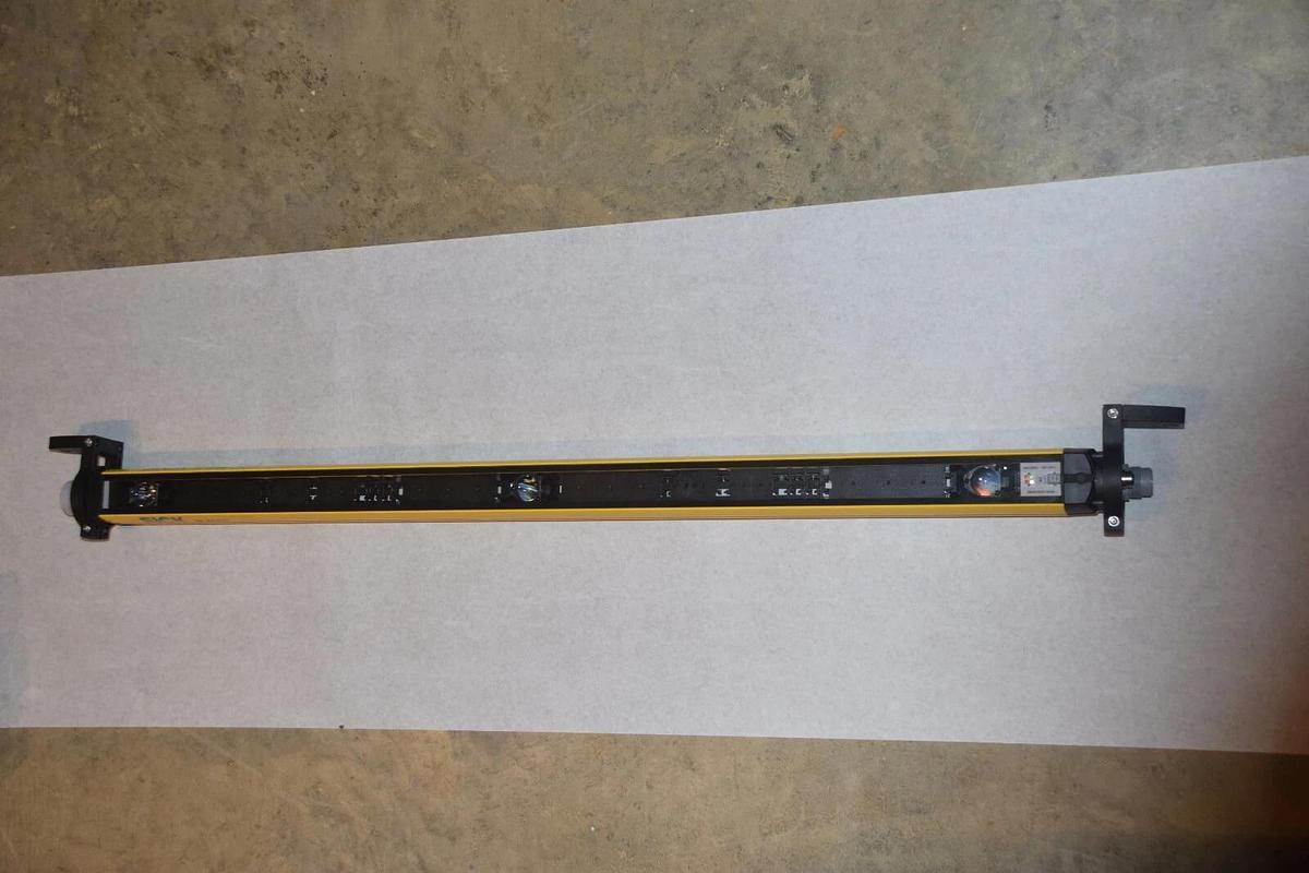 Used SICK M40E-034023RB0 M4000 ADVANCED RECEIVER BEAM SAFETY DEVICE