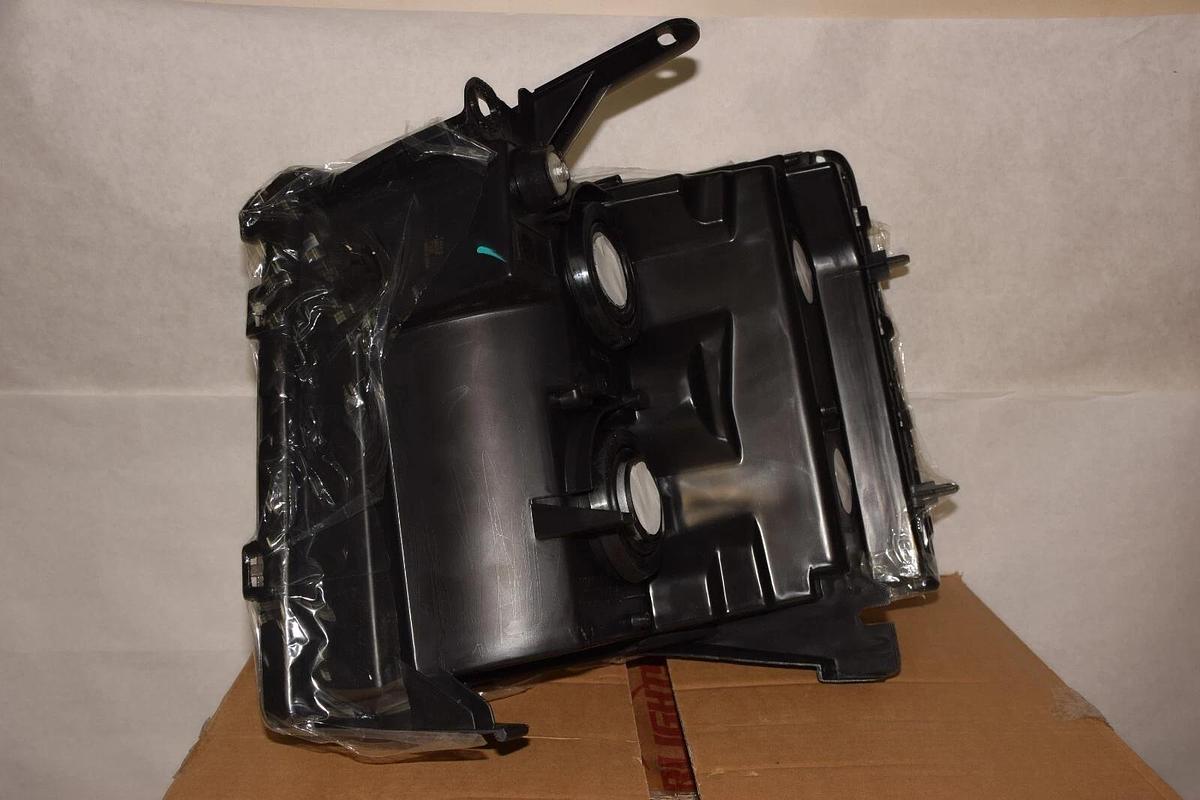 (NEW) FEBERG 2013 Chevrolet Silverado 1500 Driver & Passenger Side Headlight