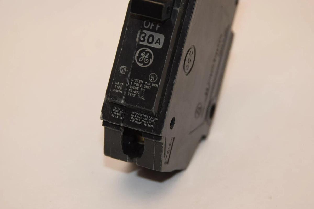 (NEW) GE THQL 30 THQL30 30A 30 Amp  Sinlge Pole Standard Trip Circuit Breaker