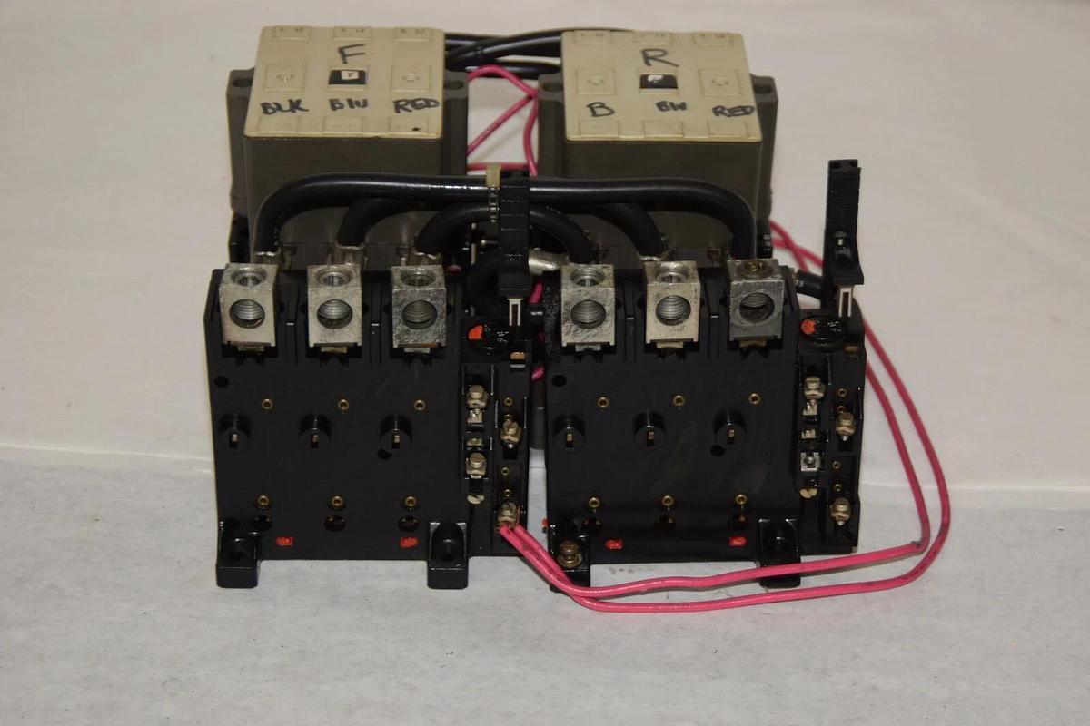 Used SIEMENS-ALLIS  Reversing Contactor CXL30*3 120V Model D OLR0253 Size Sz 3