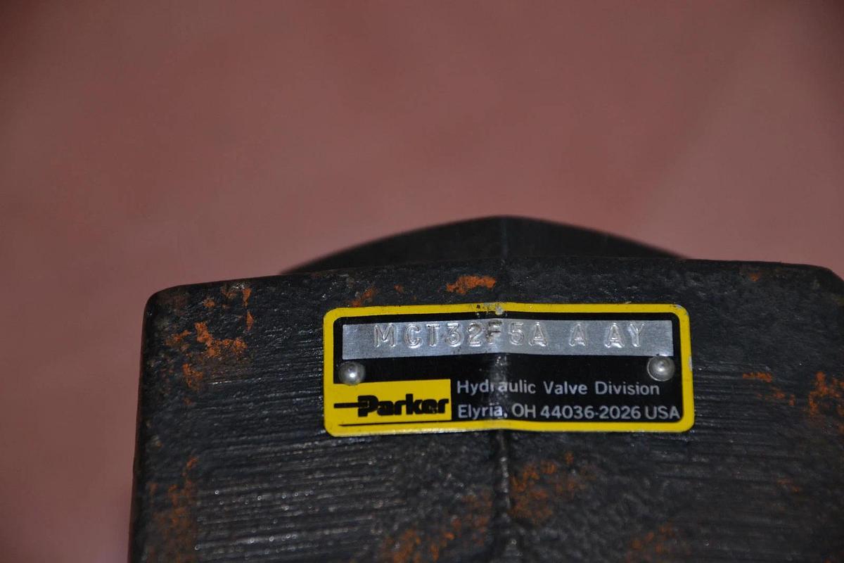 PARKER VALVE MCT32F5A A AY MCT32F5AA MCT32F5AAAY NEW