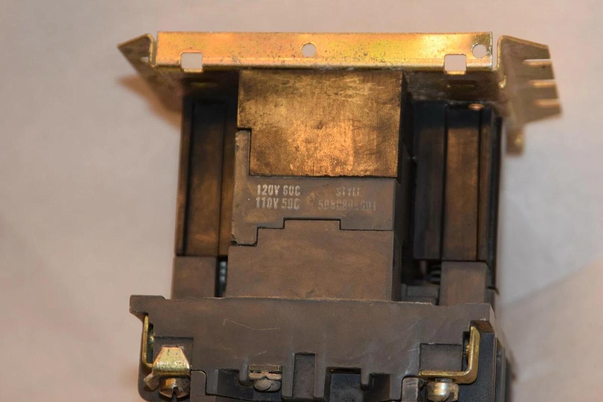 Used WESTINGHOUSE A200MACAC 9A Size 00 110V 110/120V Coil Contactor