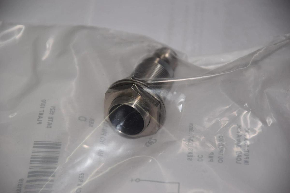 ALLEN BRADLEY 872CT-DH5NP18-D4 SERIES D 10-30VDC 200mA PROXIMITY SENSOR NEW