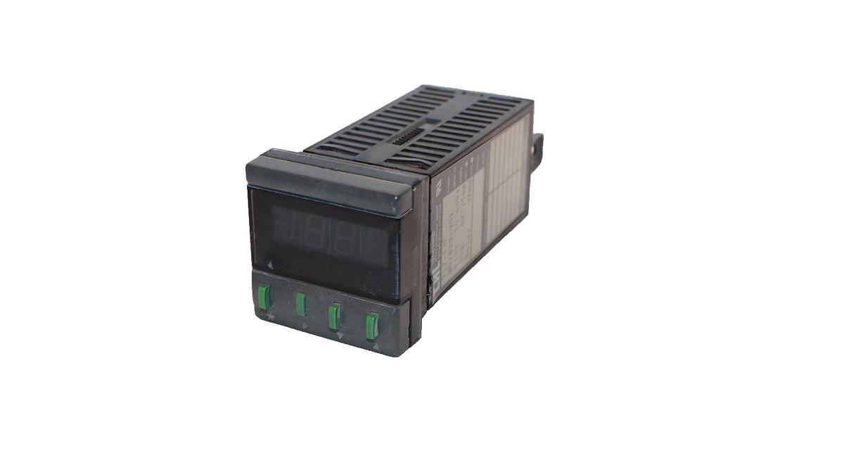 Used CAL 912.13C , WD7839-001 , 115V 3Amp Series 9000 Temperature Controller
