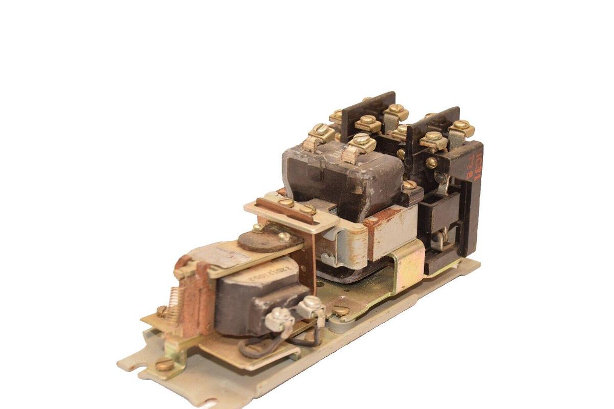 Used GE / GENERAL ELECTRIC CR2810A15AT2 Machine Tool Relay 115v coil