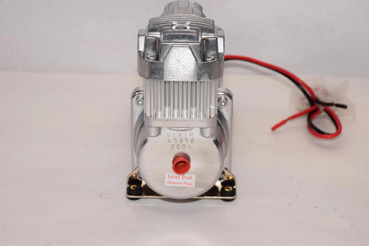 (NEW) VIAIR 45058 , 24V 13A 150psi 450CIG Air Compressor Kit