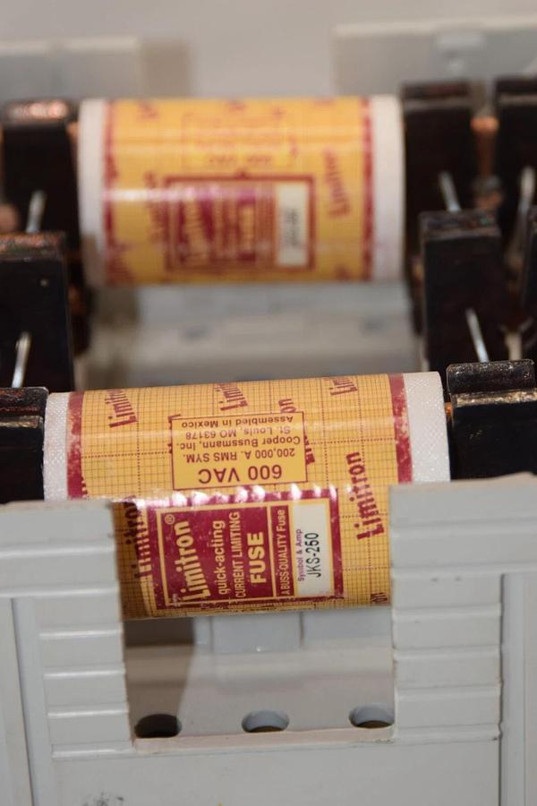 Used ALLEN BRADLEY 141A-NFJ400 Series B 600V 400A Fuse Base W/JKS-250 Fuse