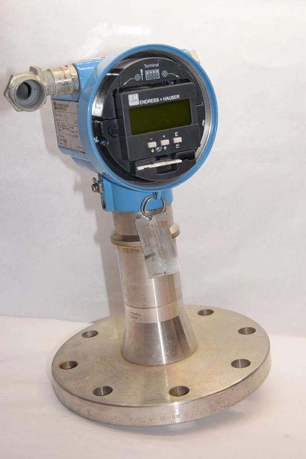 Used ENDRESS + HAUSER MicroPilot M FMR245 FMR245-S4APKAA4A FMR245S4APKAA4A 230psi