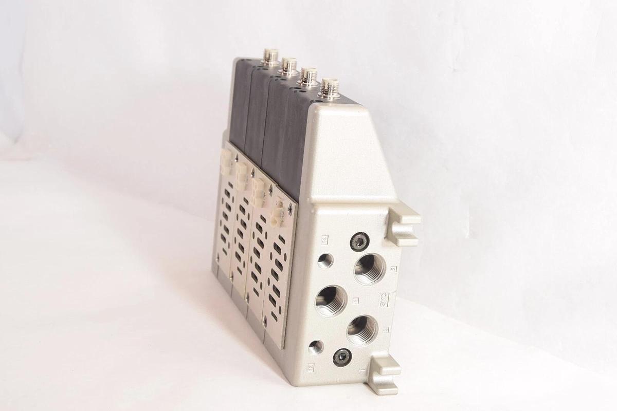 (NEW) SMC VV814-03S-W04BT-X13 Pneumatic Manifold *Cosmetic Damage*