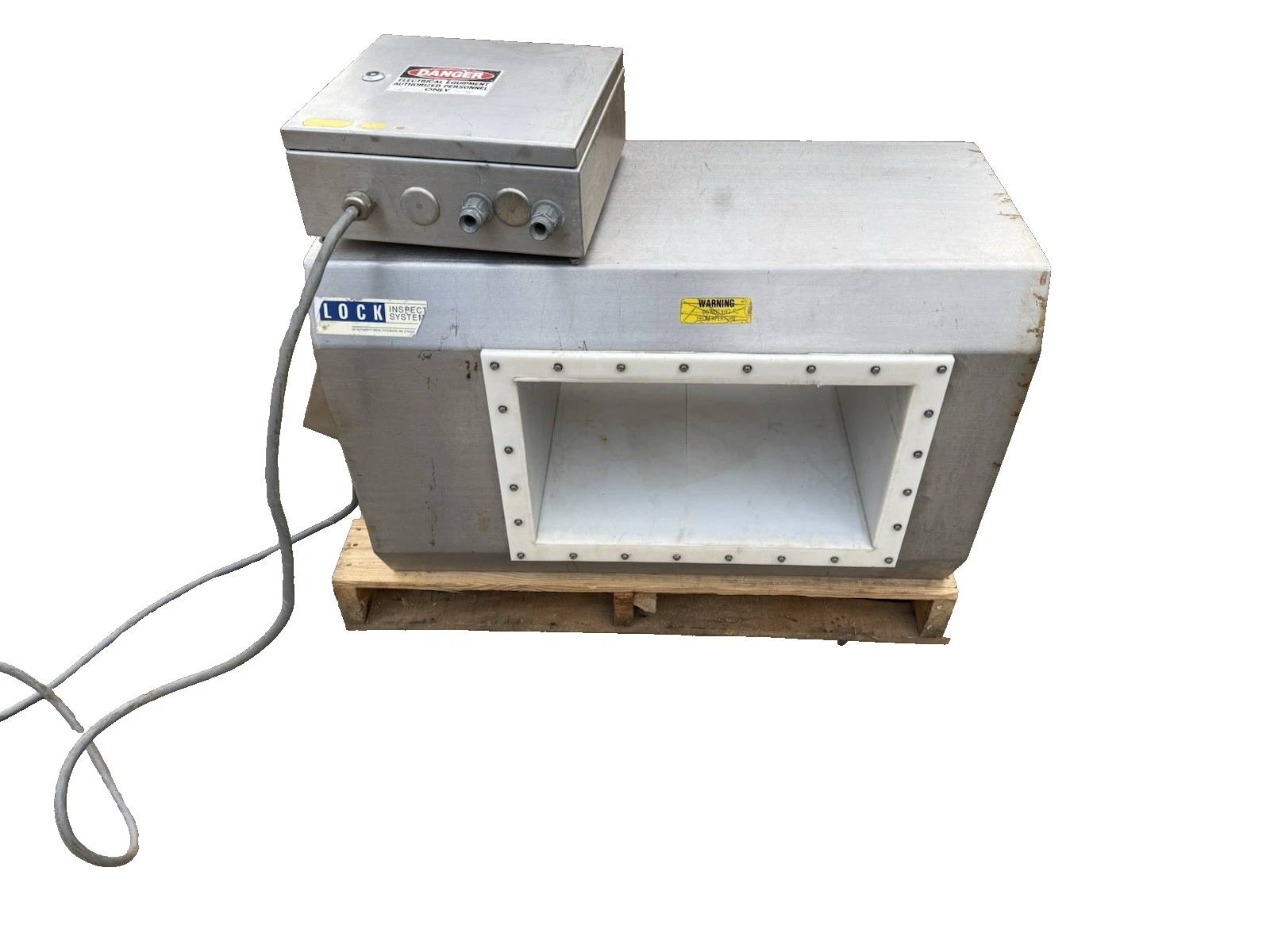 Used Lock Inspection Systems MET30+ Metal Detector for Conveyor 19-1/2" X 11-1/2"