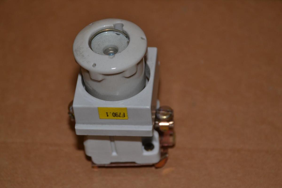 Used SIEMENS 5SF1-002 5SF1 002 FUSE HOLDER