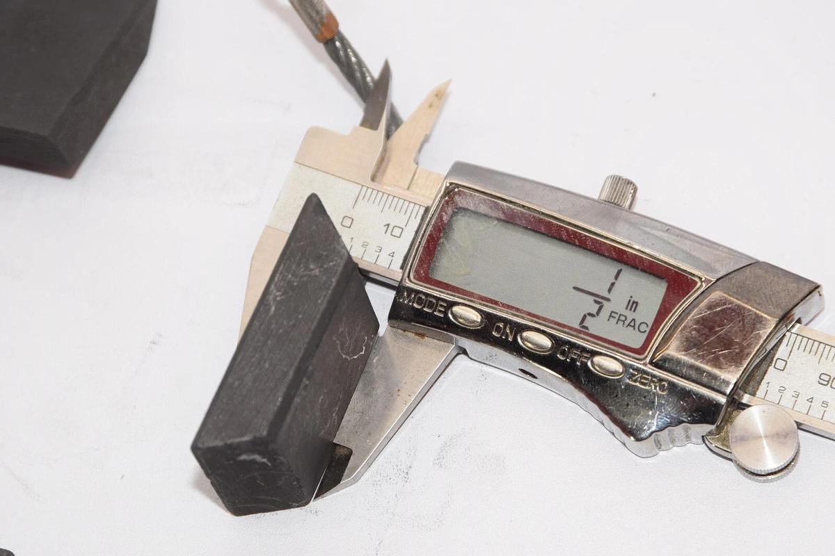 (NEW - Lot of 11) SCP 472G 1-2/8" x 1/2" Carbon Brush