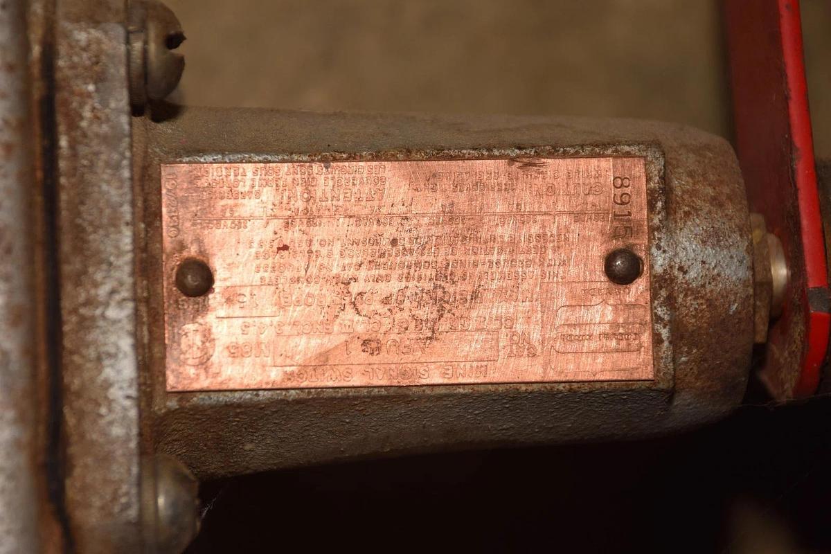 Used CROUSE HINDS AFUR-1 SIGNAL SWITCH WITH ENCLOSURE