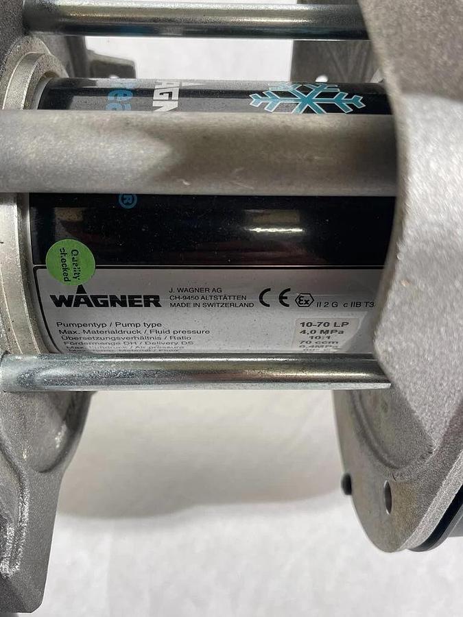 Used Wagner Wildcat 10-70 LP Low Pressure Piston Pump 10-70LP 10:1 4.0MPa w/ Hopper