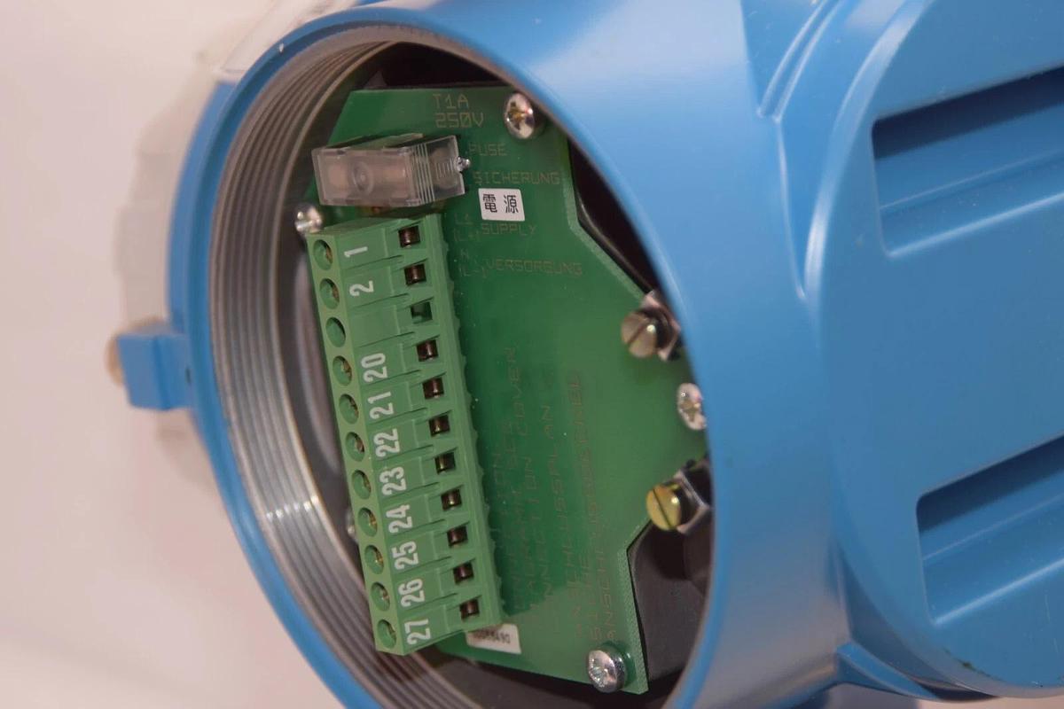 ENDRESS + HAUSER Promass M Mass Flowmeter Titanium 1" 60MT25-SAD00A20A1B (NEW)