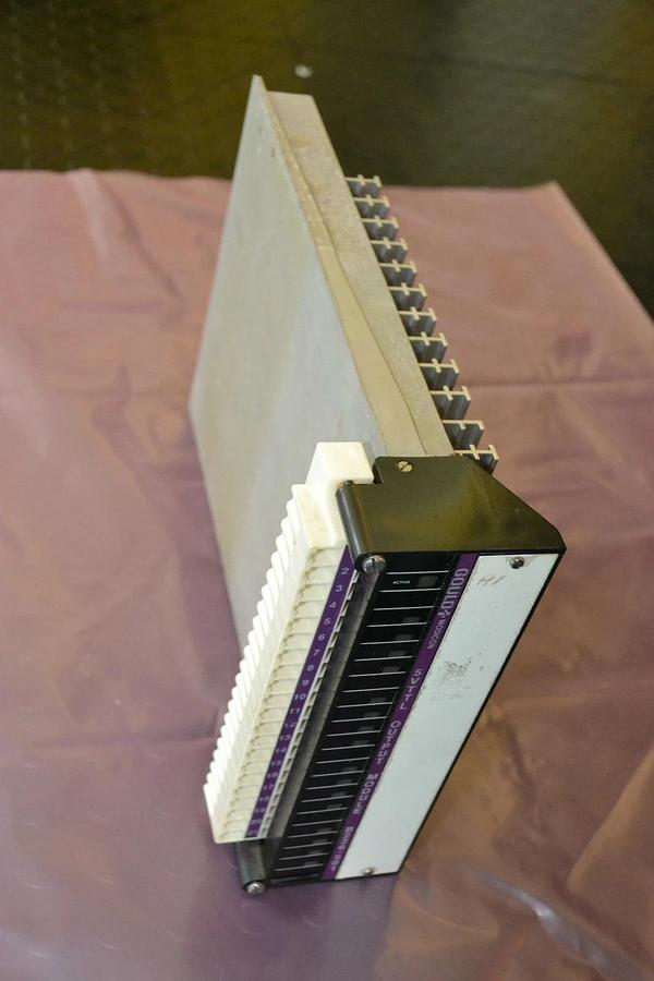 Used GOULD MODICON B236-501 AS B236 501 B236501 OUTPUT MODULE