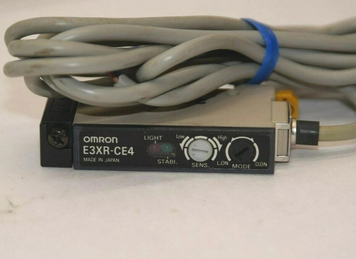 (NEW) OMRON E3XR-C4 E3XRC4 12-24Vdc Photoelectric Switch