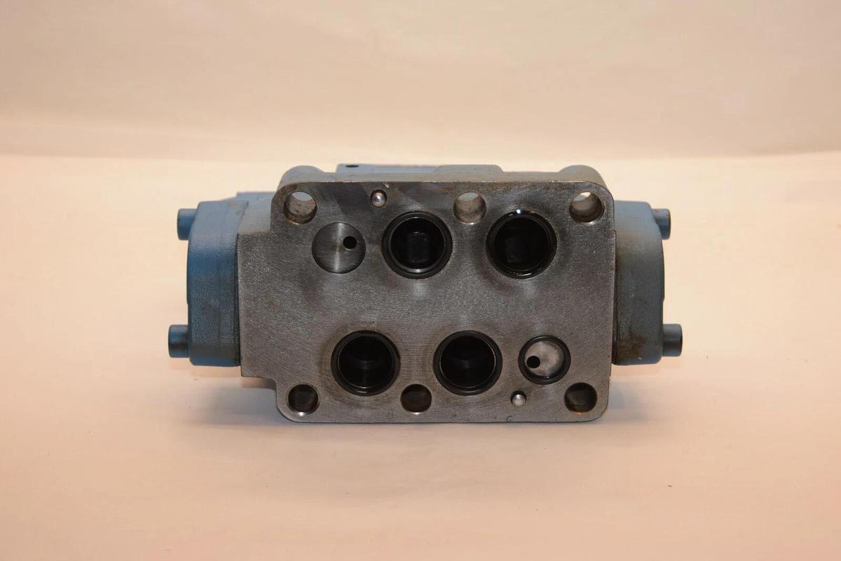 Used Rexroth Valve 4WEH22C60/6AW120-60N 9TDAV 4WE6D51/AW120-60N9D/5V