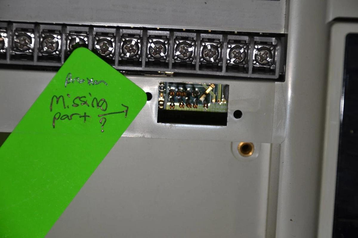 Used Mitsubishi Inverter Freqrol-A200 Drive FR-A260E-0.75K-UL 575v 3ph 1hp