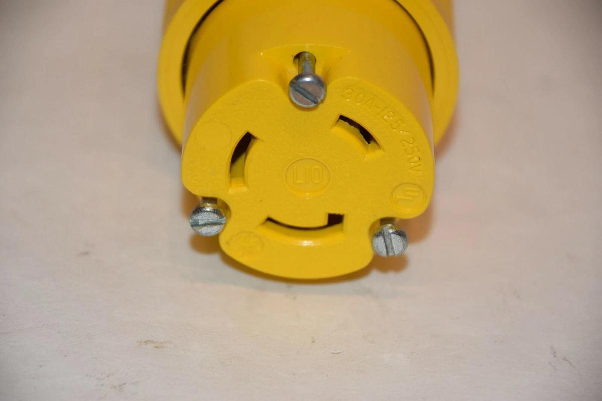 NEW GE GENERAL ELECTRIC L10 30A 125/250V FEMALE LOCKING PLUG