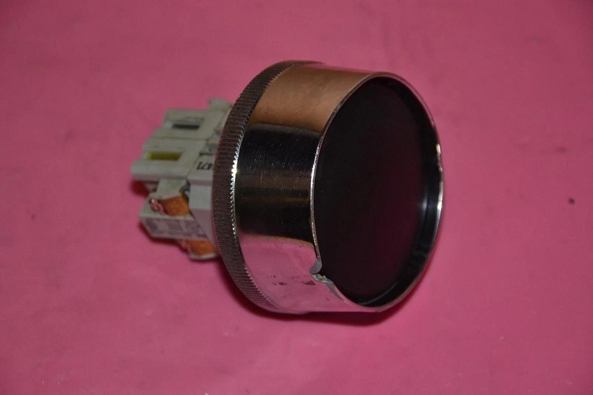 Used IDEC PUSHBUTTON BLACK BST-0105 BST 0105 BST0105 A 600 P600