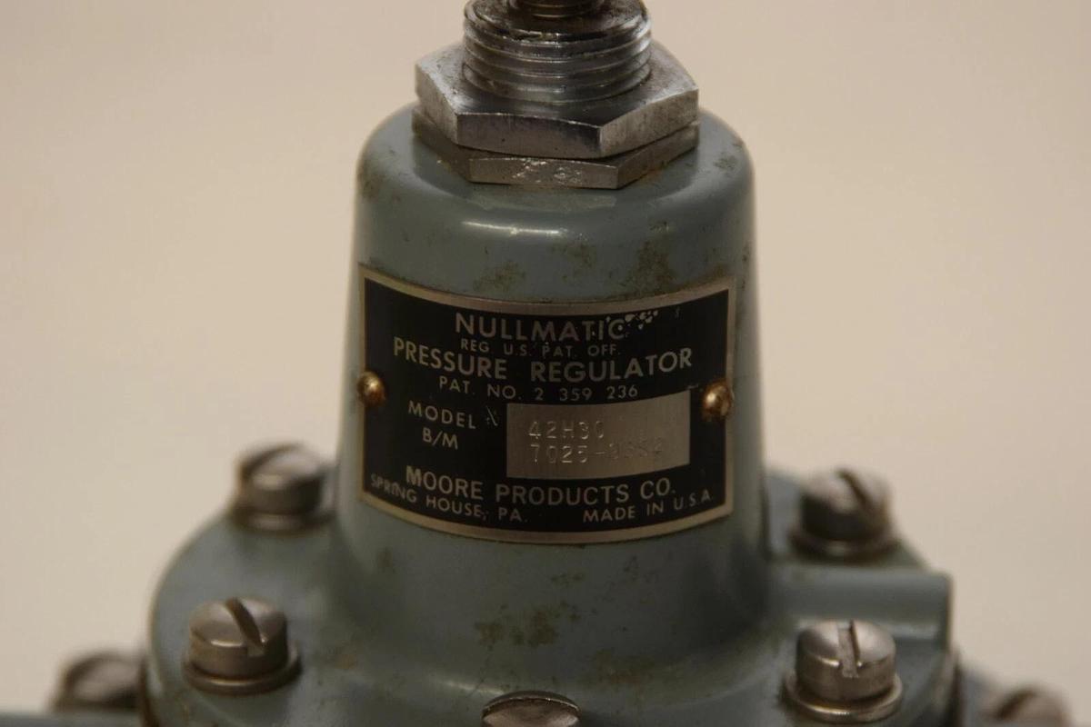 Used MOORE 42H30 0-30psi Nullmatic Pressure Regulator With Air Filter
