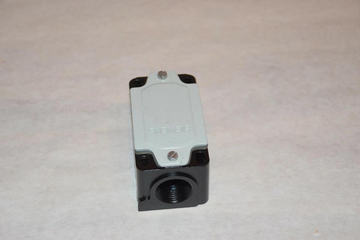 NEW SIEMENS 3SE3 120-1R 500V AC-12 10A AC-15 6A 230V LIMIT SWITCH