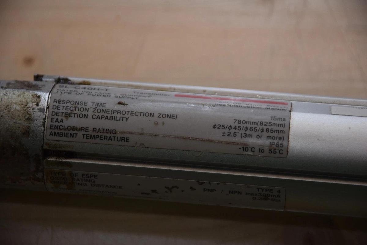 Used KEYENCE SL-C40H-T 24V 81mA 780mm CLASS 2 TRANSMITTER SAFETY LIGHT CURTAIN