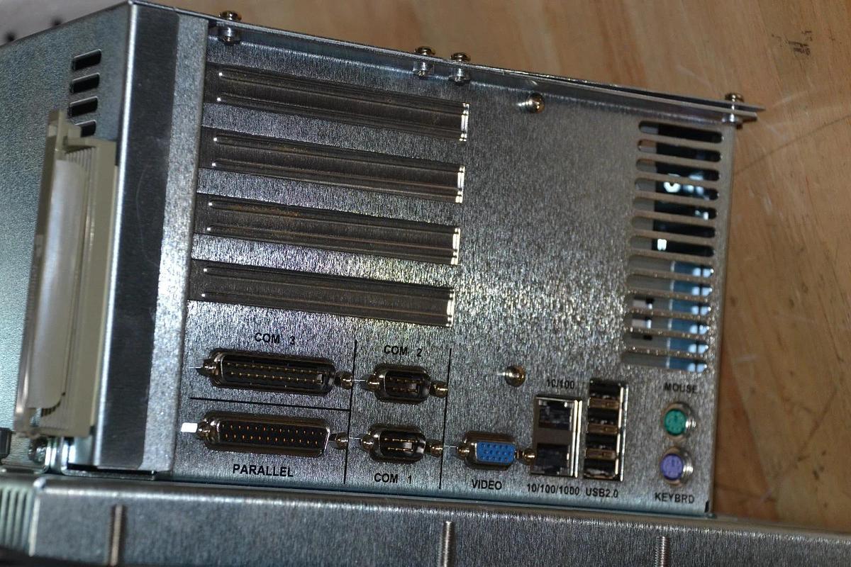 Used XYCOM 4615KPMT PM-070007 HEAVY-DUTY FLAT PANEL INDUSTRIAL PC