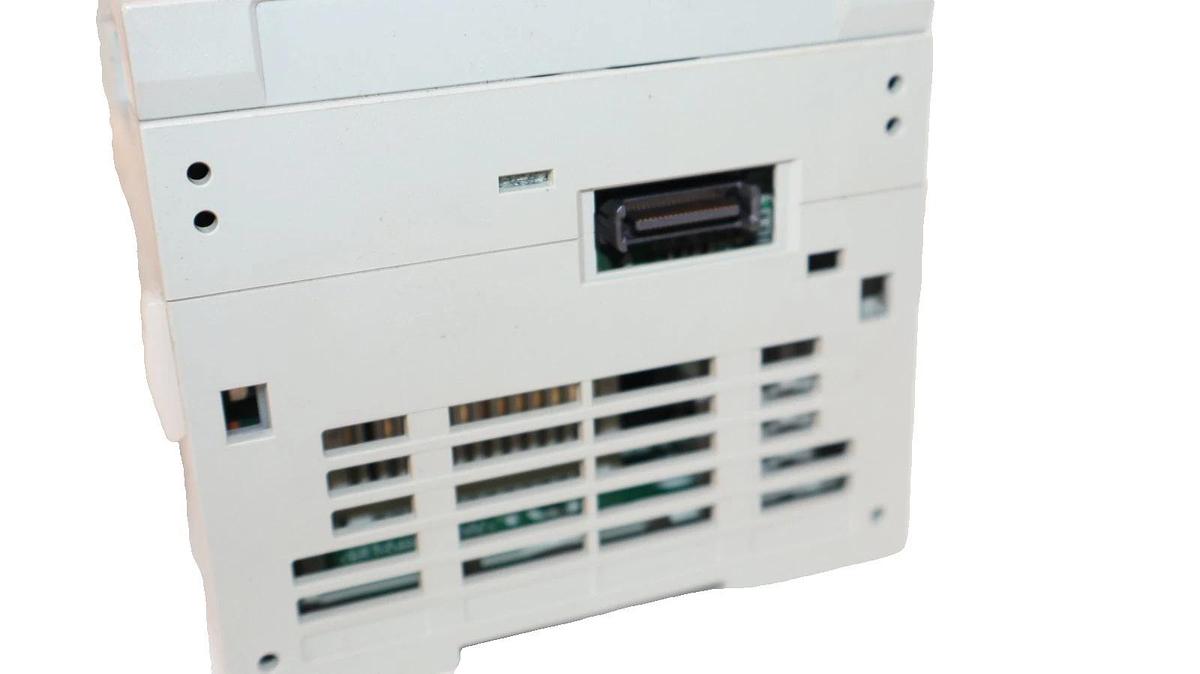 Used Mitsubishi Electric FX5U-64MT/ES FX5U-64M 100-240Vac Programmable Controller