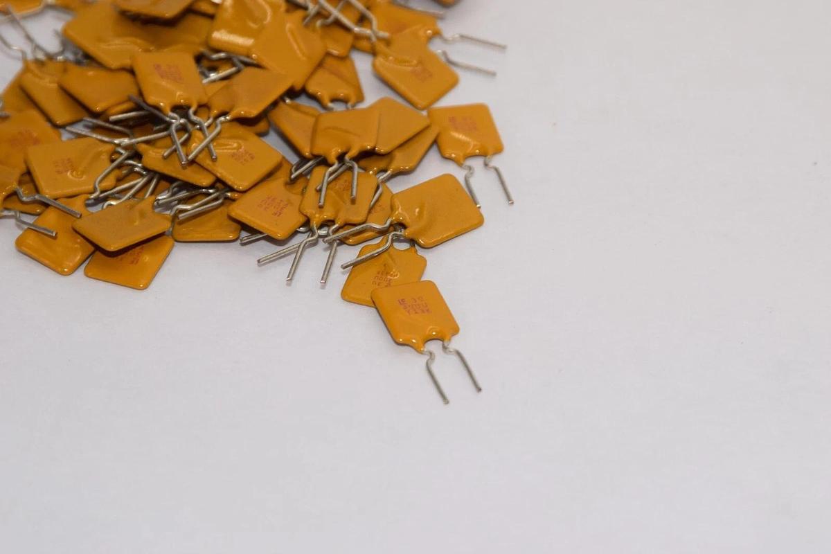 (NEW - Lot of 77) LITTELFUSE 30R300 30 300U Resettable Fuse