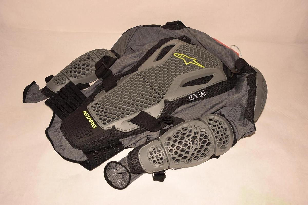 (New) BIONIC 6506823 Action V2 Protection Jacket Gray / Black / Yellow - Large